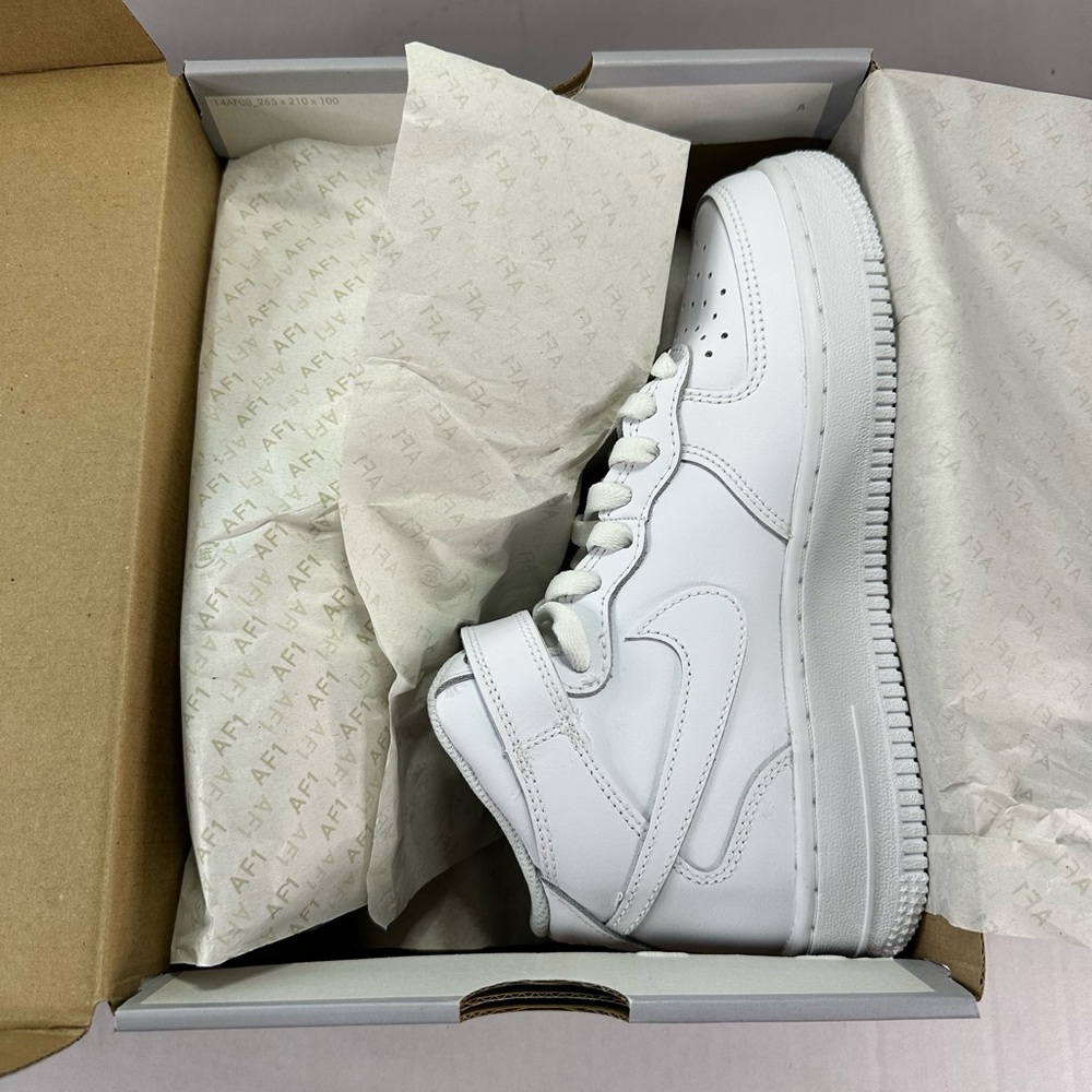 Nike Air Force 1 Mid LE Big Kids 4.5Y - white/white - BNIB - Picture 3 of 8